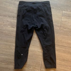 Lululemon cropped leggings with pockets!!